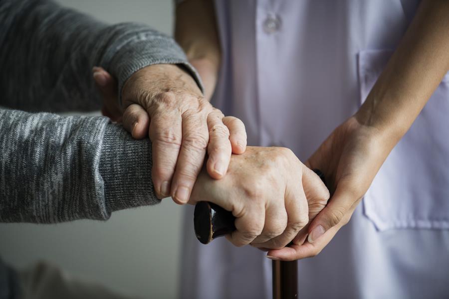 Auxiliaire de vie <span> un métier humain au cœur de l’accompagnement à domicile </span>